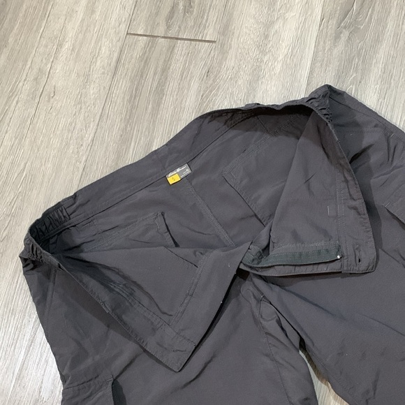 Eddie Bauer Gray Activewear Cargo Shorts size XL - Picture 6 of 9